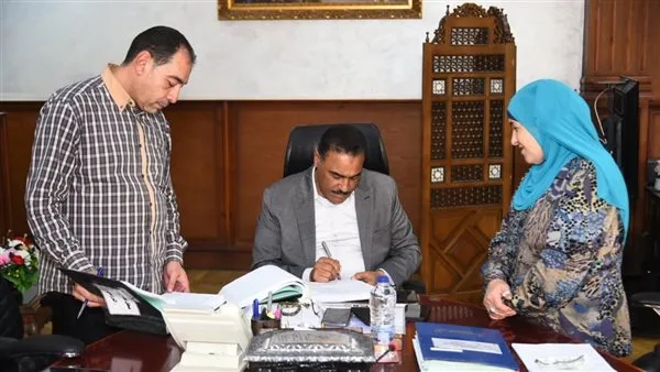 محافظ مطروح يوافق على 14 عقدًا جديدًا لتقنين الأراضي الزراعية والمباني. محافظ مطروح يوافق على 14 عقدًا جديدًا لتقنين الأراضي الزراعية والمباني.