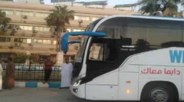 محافظ مطروح يودع حجاج القرعة ويقدم 3 حافلات مجانية إلى مطار القاهرة