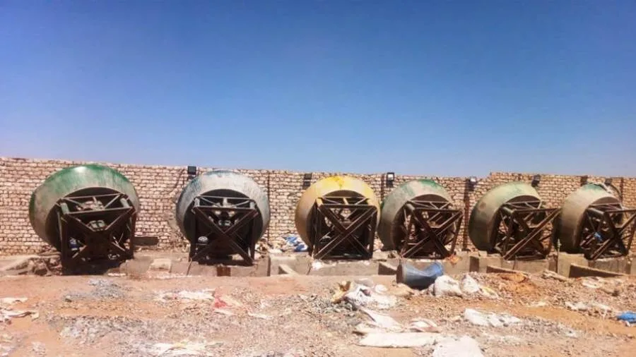 محافظة أسوان تتخلص من 50 طاحونة وكسارة مستخدمة في استخراج الذهب في قريتي عنيبة وخريت. محافظة أسوان تتخلص من 50 طاحونة وكسارة مستخدمة في استخراج الذهب في قريتي عنيبة وخريت.