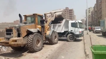 محافظة الجيزة تقوم بشن حملات نظافة واسعة في منطقة المصرف بحي بولاق الدكرور، حيث تم رفع 150 طن من النفايات.