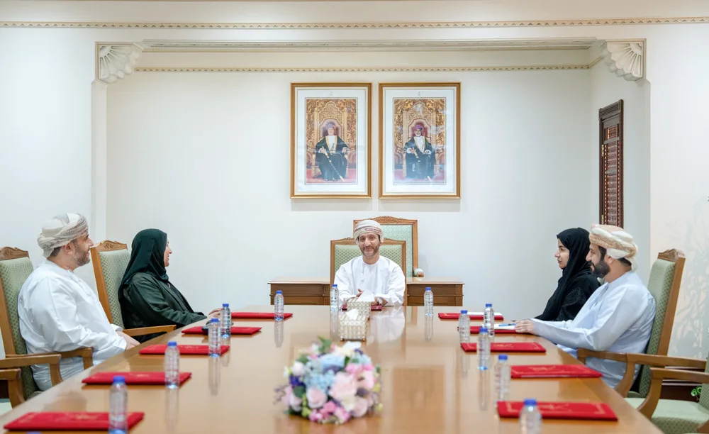 محافظة مسقط تطّلع على جهود لجنة حوكمة التشغيل في القطاع الصحي