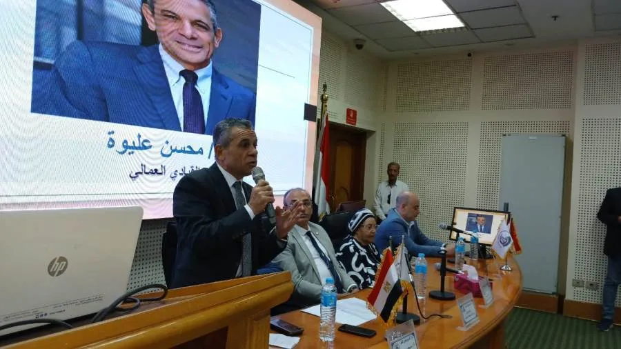 محسن عليوة: العمال هم القوة المجتهدة ووجوه الإنسانية