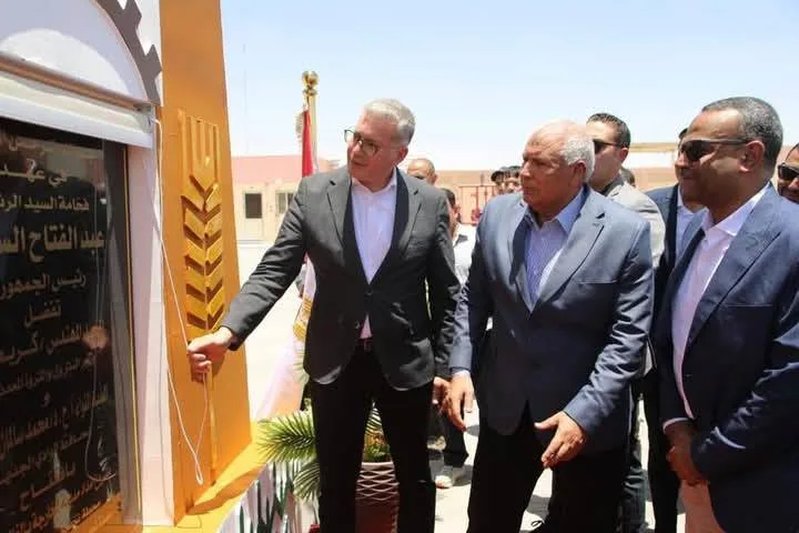 محطة لضغط الغاز ومنجم للفوسفات: وزير البترول يروج للوادي الجديد في مجال التنمية الصناعية محطة لضغط الغاز ومنجم للفوسفات: وزير البترول يروج للوادي الجديد في مجال التنمية الصناعية
