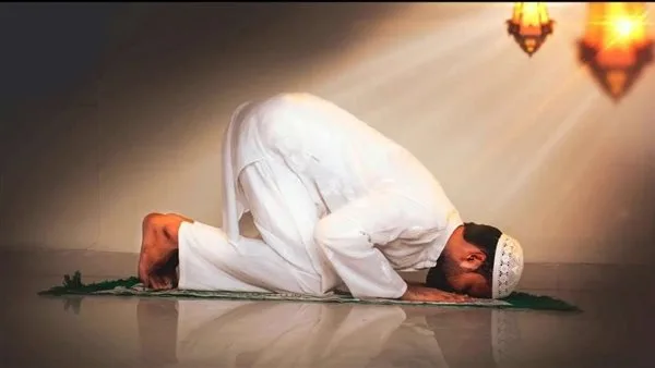محمد الشاذلي يدوّن: صلاة مؤجلة محمد الشاذلي يدوّن: صلاة مؤجلة
