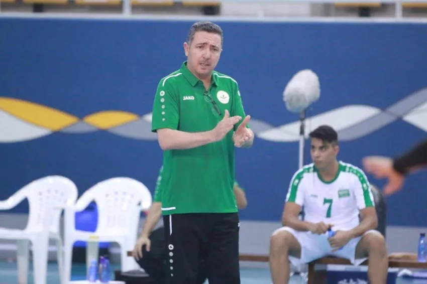 محمد بن الشيخ التونسي يتولى تدريب منتخب الكرة الطائرة الأول.