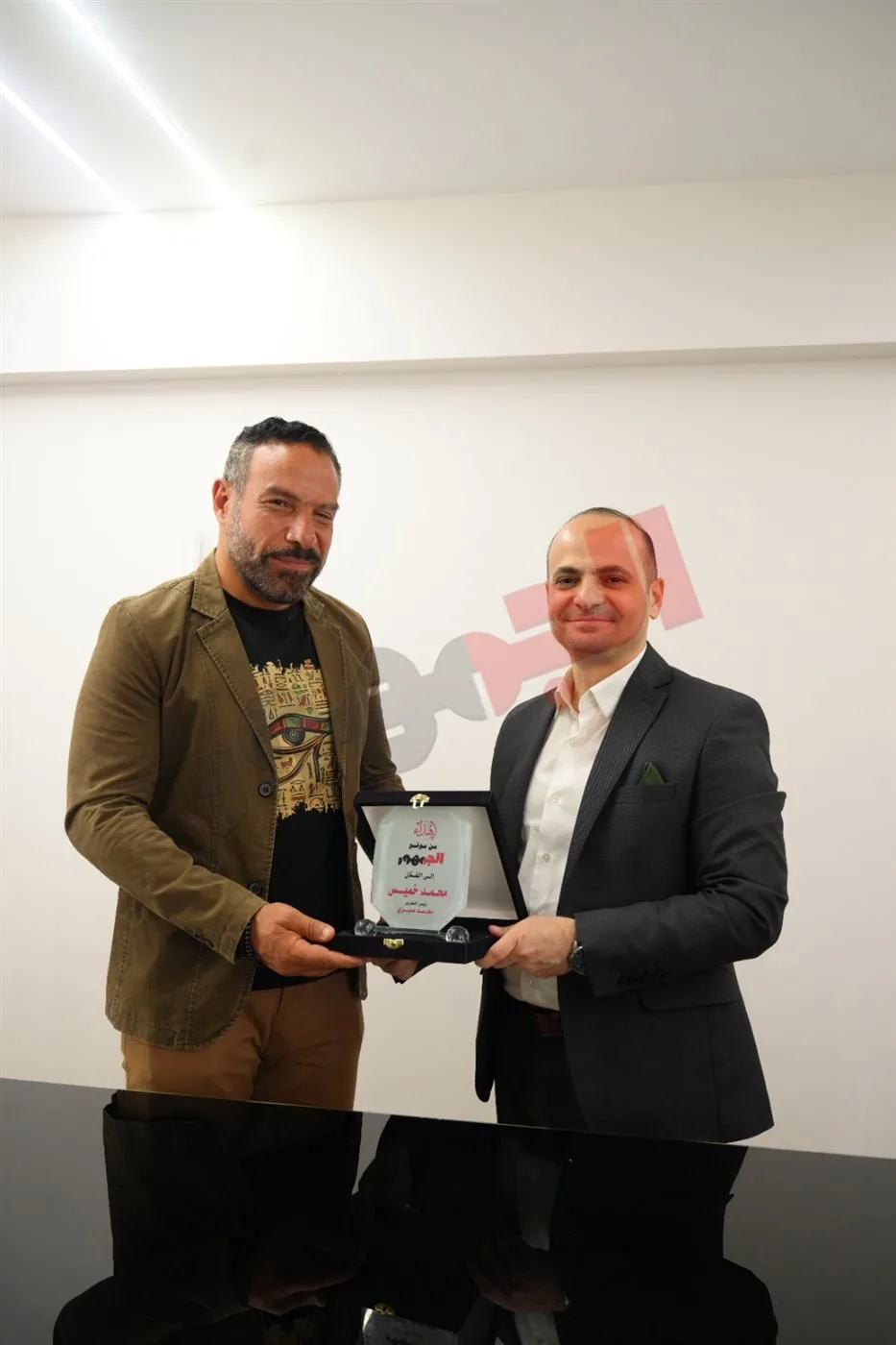 محمد خميس في حديثه مع «الجمهور»: فضل الفن على مهنة الطب في مسيرته الشخصية والمهنية