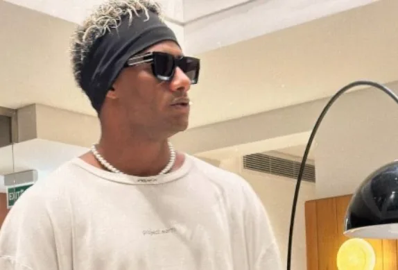 محمد رمضان يتحدث بعد مشكلة نجله: “قالوا له أنت داكن مثل والدك” محمد رمضان يتحدث بعد مشكلة نجله: “قالوا له أنت داكن مثل والدك”