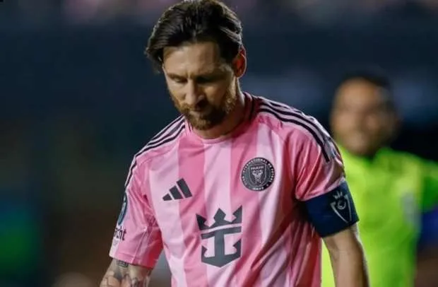 محمد صلاح وميسي ورونالدو ضمن أفضل 100 لاعب في القرن الحادي والعشرين محمد صلاح وميسي ورونالدو ضمن أفضل 100 لاعب في القرن الحادي والعشرين