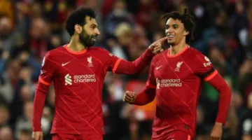 محمد صلاح يؤازر أرنولد قبل مواجهة ليفربول مع برايتون