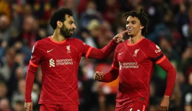 محمد صلاح يؤازر أرنولد قبل مواجهة ليفربول مع برايتون محمد صلاح يؤازر أرنولد قبل مواجهة ليفربول مع برايتون
