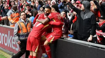 محمد صلاح يتألق مع ثلاثي ليفربول ويبرز كقائد جماهير الدوري الإنجليزي