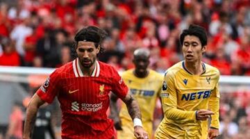 محمد صلاح يحرز هدفا ويساعد ليفربول على التعادل مع كريستال في ليلة تسلم درع الدوري الإنجليزي.