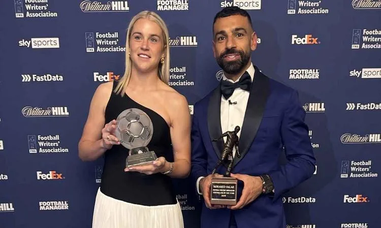 محمد صلاح يحصل على جائزة أفضل لاعب في الدوري الإنجليزي لموسم 2024-2025 محمد صلاح يحصل على جائزة أفضل لاعب في الدوري الإنجليزي لموسم 2024-2025