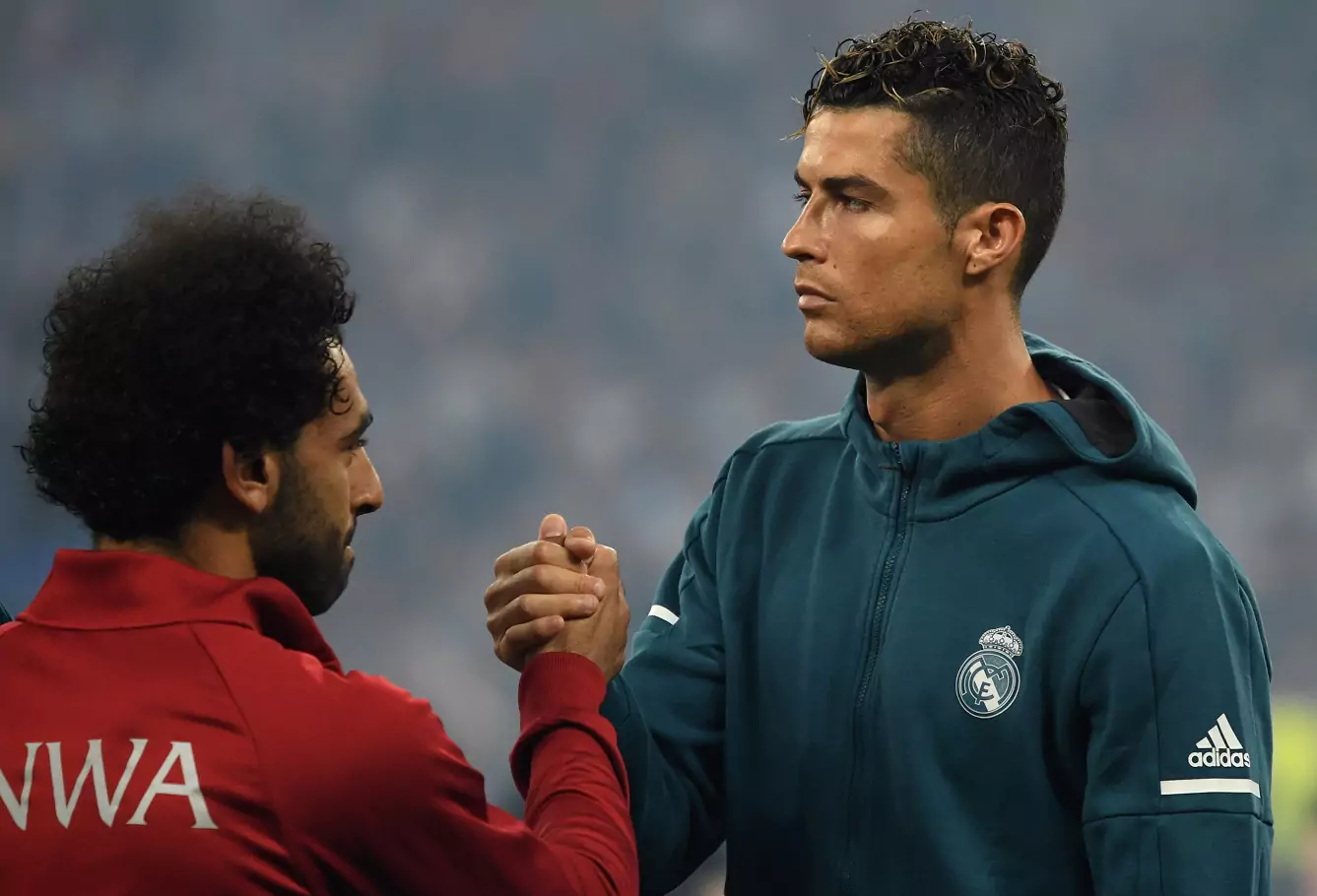 محمد صلاح يشير إلى إمكانية اتباعه نهج كريستيانو رونالدو محمد صلاح يشير إلى إمكانية اتباعه نهج كريستيانو رونالدو