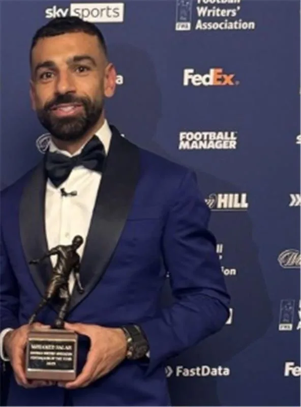 محمد صلاح يُحصد جائزة أفضل لاعب في الدوري الإنجليزي للمرة الثالثة رسميًا محمد صلاح يُحصد جائزة أفضل لاعب في الدوري الإنجليزي للمرة الثالثة رسميًا
