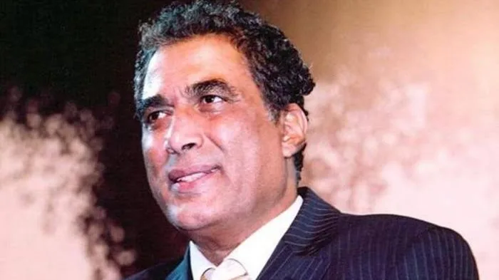 محمد عشوب يكشف لأول مرة محاولة أحمد زكي للزواج من وردة الجزائرية.. فيديو