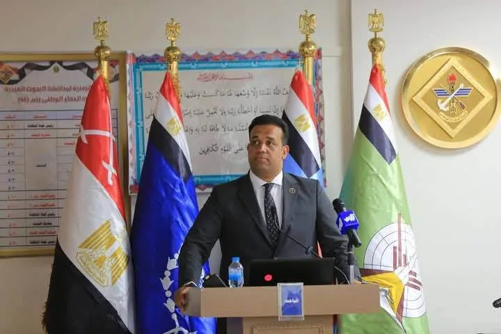 محمد كمال يحصل على زمالة كلية الدفاع الوطنى