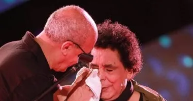 محمد منير يتصدر قائمة الترند بعد تأثره بالبكاء أثناء حفله.. ما هي التفاصيل؟ محمد منير يتصدر قائمة الترند بعد تأثره بالبكاء أثناء حفله.. ما هي التفاصيل؟