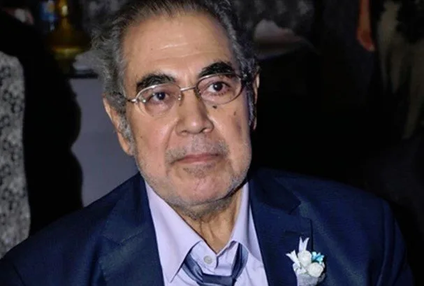 محمود حميدة يزور الفنان صبري عبد المنعم.. ماذا قال مدير معهد القلب السابق؟