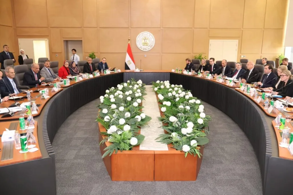 محمود عصمت: تعزيز مشاريع تخزين الطاقة النظيفة عبر الشراكة مع الشركات السويدية محمود عصمت: تعزيز مشاريع تخزين الطاقة النظيفة عبر الشراكة مع الشركات السويدية