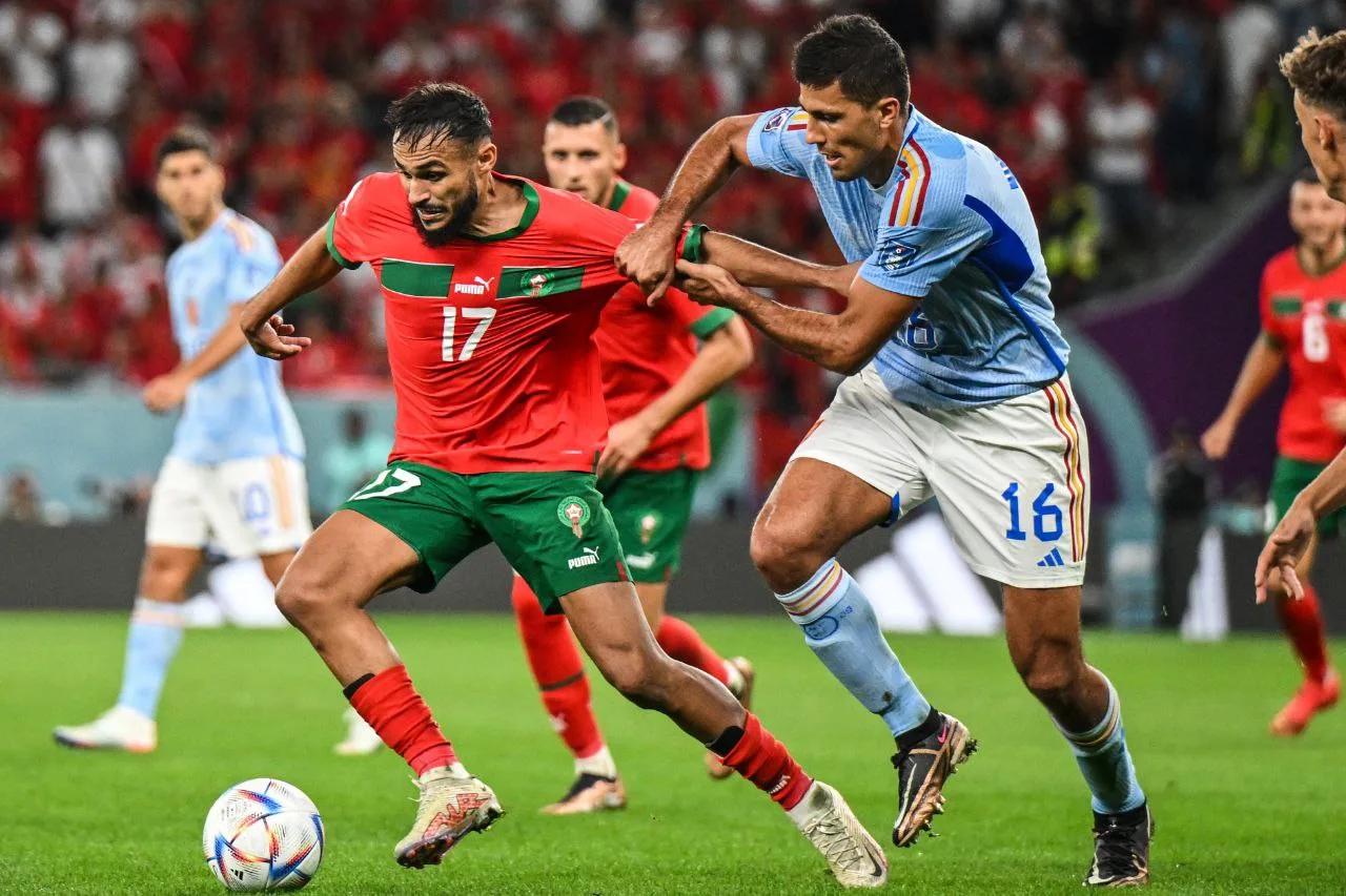 مدافع توتنهام: بوفال كان أصعب خصم واجهته في الملعب