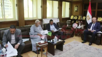 مداولات حول مجموعة من القضايا والتحديات المتعلقة بالدوائر مع أعضاء مجلسي النواب والشيوخ.
