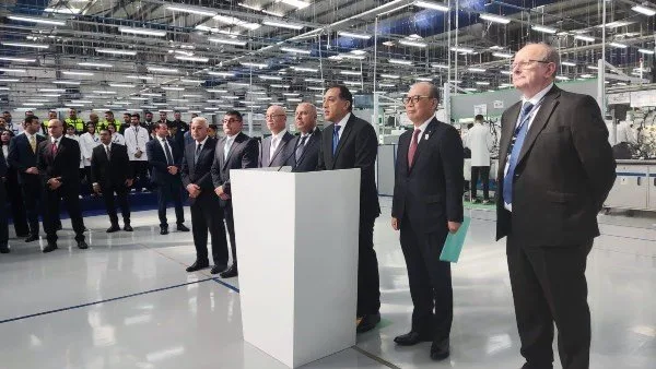 مدبولي: «إس أي وايرنج سيستمز إيجيبت» أوجدت 12 ألف وظيفة وتحقق صادرات تتجاوز 300 مليون يورو مدبولي: «إس أي وايرنج سيستمز إيجيبت» أوجدت 12 ألف وظيفة وتحقق صادرات تتجاوز 300 مليون يورو