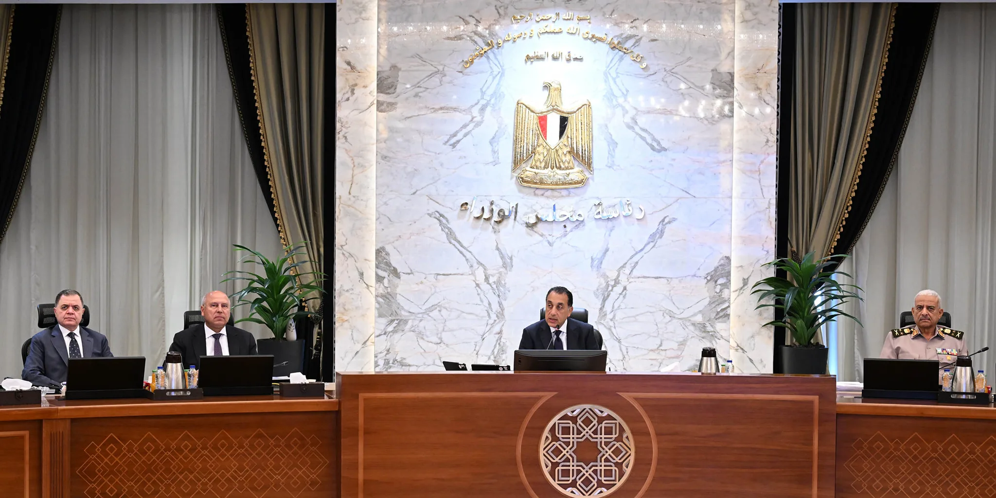 مدبولي: توفير المزيد من التسهيلات والحوافز وإزالة العوائق أمام قطاع الصناعة مدبولي: توفير المزيد من التسهيلات والحوافز وإزالة العوائق أمام قطاع الصناعة