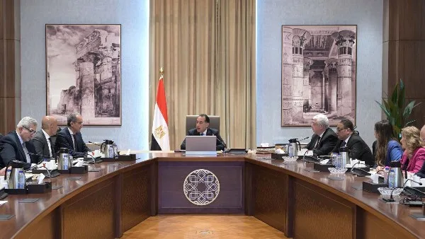 مدبولي يتابع برنامج الطروحات الحكومية.. ونواب: يعظم الاستفادة من موارد الدولة