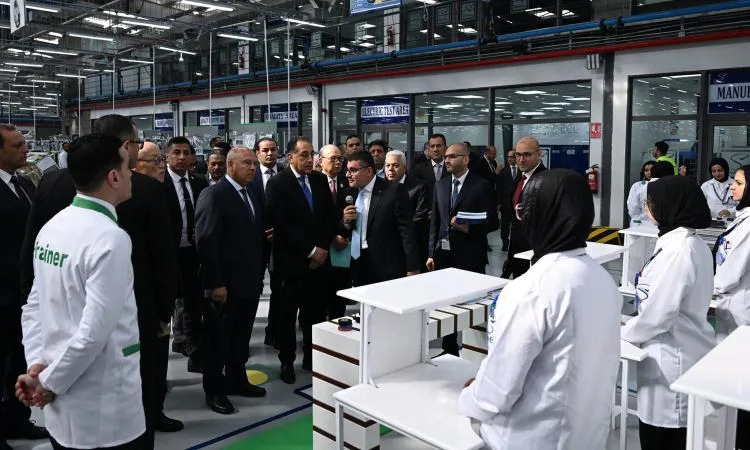 مدبولي يزور مصنع “سوميتومو” لإنتاج الأسلاك الكهربائية المستخدمة في السيارات مدبولي يزور مصنع “سوميتومو” لإنتاج الأسلاك الكهربائية المستخدمة في السيارات