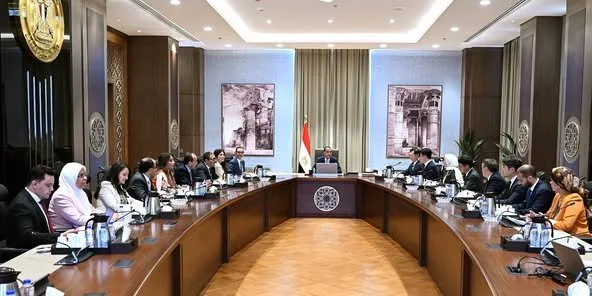 مدبولي يستقبل فريقًا من شركة سامسونج ويشدد على ضرورة تعزيز الصناعات التكنولوجية المحلية مدبولي يستقبل فريقًا من شركة سامسونج ويشدد على ضرورة تعزيز الصناعات التكنولوجية المحلية