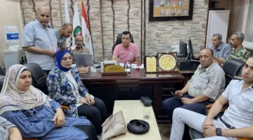 من غرفة العمليات المركزية.. وكيل تعليم سوهاج يراقب سير امتحانات العملي للدبلومات الفنية