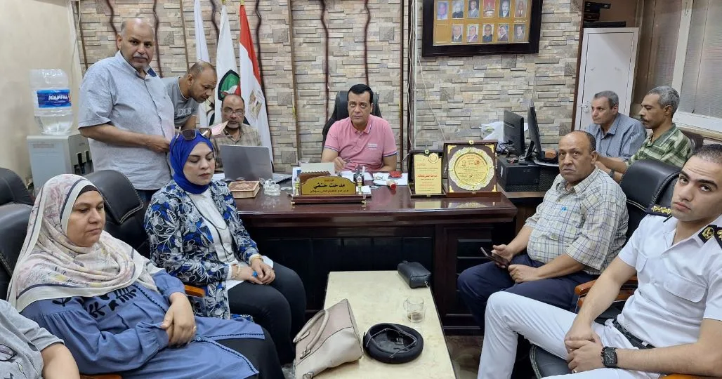 من غرفة العمليات المركزية.. وكيل تعليم سوهاج يراقب سير امتحانات العملي للدبلومات الفنية من غرفة العمليات المركزية.. وكيل تعليم سوهاج يراقب سير امتحانات العملي للدبلومات الفنية