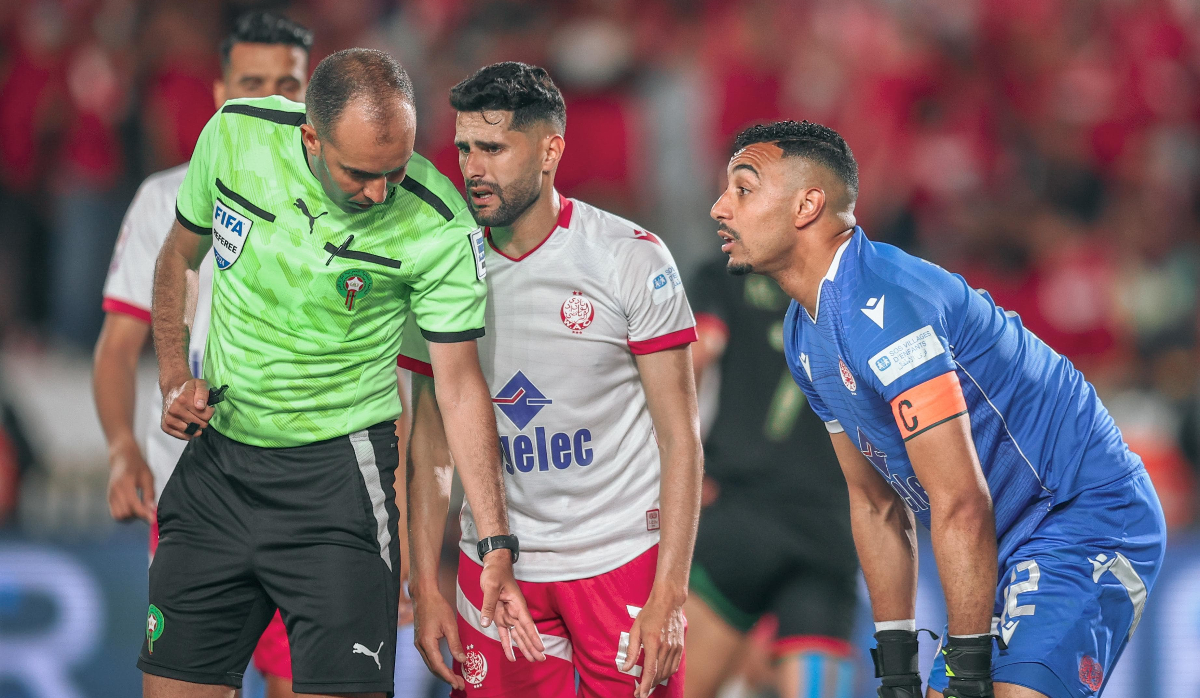مدرب الوداد المؤقت يُجرد جمال حركاس من شارة القيادة