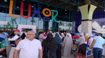 مدير التضامن الاجتماعي في الأقصر يرسل الدفعة الأولى من حجاج الجمعيات في وداع.
