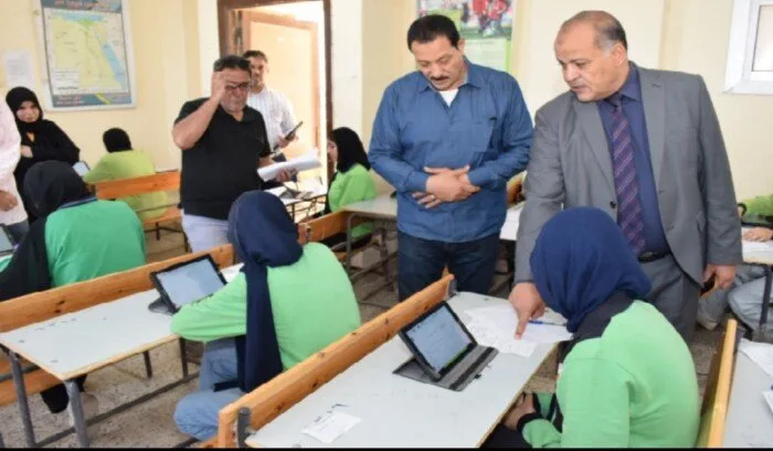 مدير التعليم في بورسعيد يقوم بمتابعة اختبارات نهاية العام الدراسي في مدارس بحر البقر. مدير التعليم في بورسعيد يقوم بمتابعة اختبارات نهاية العام الدراسي في مدارس بحر البقر.