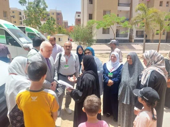مدير الصحة بالقليوبية يزور القافلة الطبية في حي روضة العبور لتقديم الدعم لأهالي غزة مدير الصحة بالقليوبية يزور القافلة الطبية في حي روضة العبور لتقديم الدعم لأهالي غزة