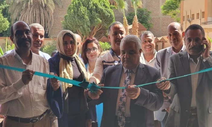 مدير تعليم الأقصر ي inaugurates المعرض النهائي لمادة التربية الفنية مدير تعليم الأقصر ي inaugurates المعرض النهائي لمادة التربية الفنية