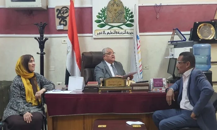 مدير تعليم الأقصر يعقد اجتماعًا موسعًا لمناقشة الاستعدادات النهائية لامتحانات نهاية العام
