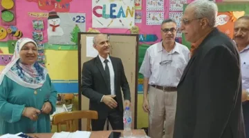 مدير تعليم القليوبية يقوم بزيارة مركز توزيع أسئلة الدبلومات الفنية
