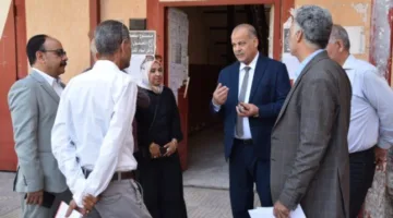 مدير تعليم بورسعيد يتابع امتحانات صفوف النقل بمدرسة الشهيد طيار الصناعية