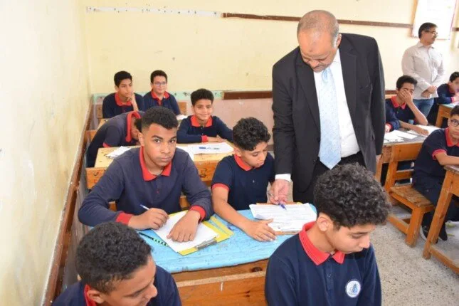 مدير “تعليم بورسعيد” يُثني على نظام وهدوء امتحانات النقل في مدارس بورفؤاد مدير “تعليم بورسعيد” يُثني على نظام وهدوء امتحانات النقل في مدارس بورفؤاد