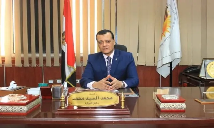مدير تعليم سوهاج يفسخ تكليف رئيس مدرسة الكوثر الرسمية للغات ويدعوه للتحقيق. مدير تعليم سوهاج يفسخ تكليف رئيس مدرسة الكوثر الرسمية للغات ويدعوه للتحقيق.