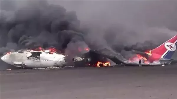 مدير مطار صنعاء: إسرائيل قضت على آخر طائرة للخطوط الجوية اليمنية. مدير مطار صنعاء: إسرائيل قضت على آخر طائرة للخطوط الجوية اليمنية.