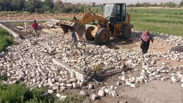 «مدينة أرمنت» تشن حملة لإزالة واسترداد أراضي أملاك الدولة بالأقصر (صور)