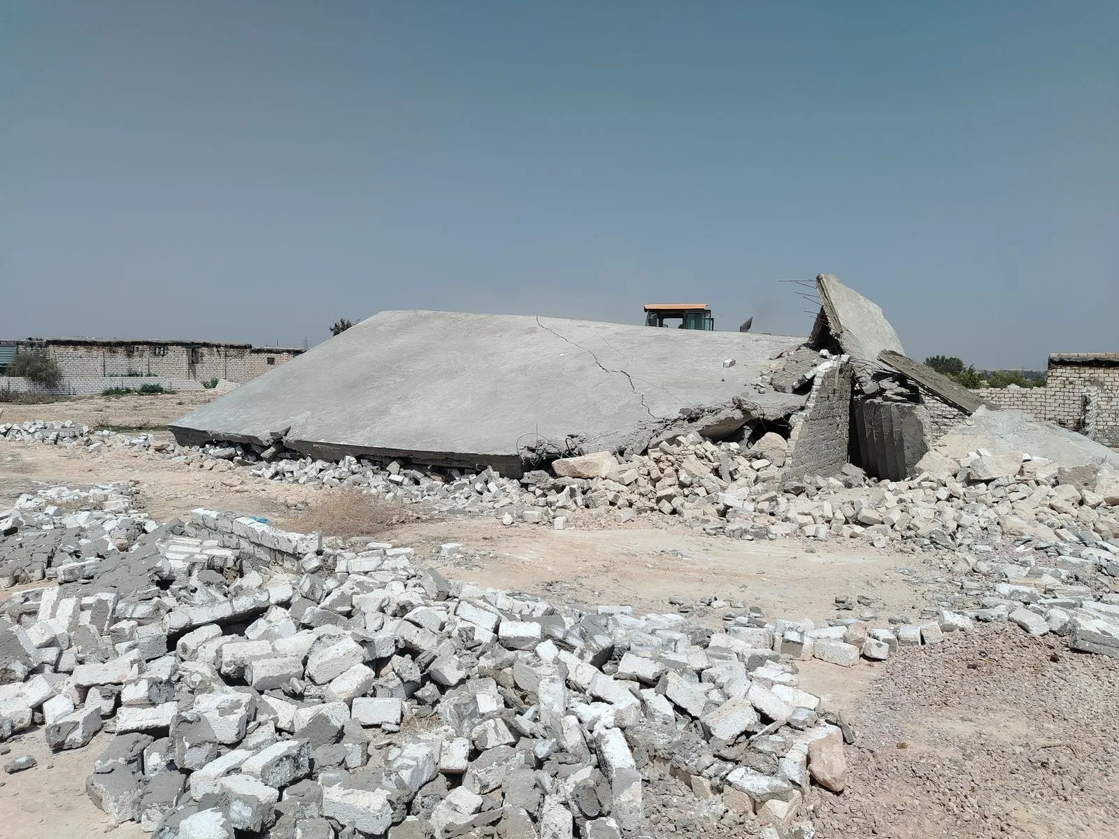 مدينة برج العرب الجديدة تحارب مخالفات البناء والتجاوزات في عدة مناطق مدينة برج العرب الجديدة تحارب مخالفات البناء والتجاوزات في عدة مناطق