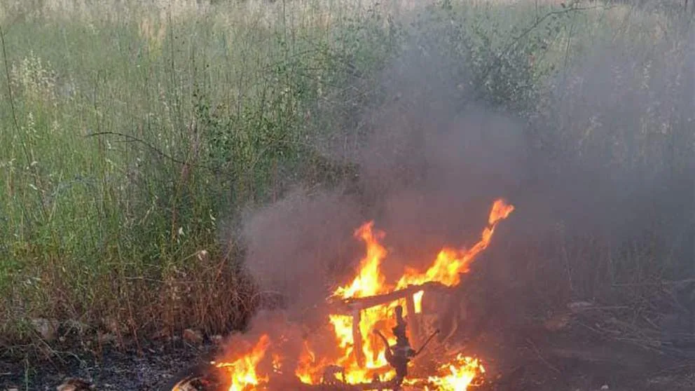 مراسل الجديد: استشهاد شخص نتيجة استهداف دراجة نارية في بلدة عيترون منذ فترة قصيرة. مراسل الجديد: استشهاد شخص نتيجة استهداف دراجة نارية في بلدة عيترون منذ فترة قصيرة.