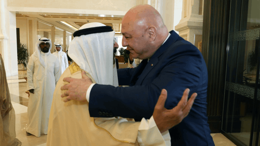 مراسم مغادرة الرئيس عون من مطار الكويت الدولي