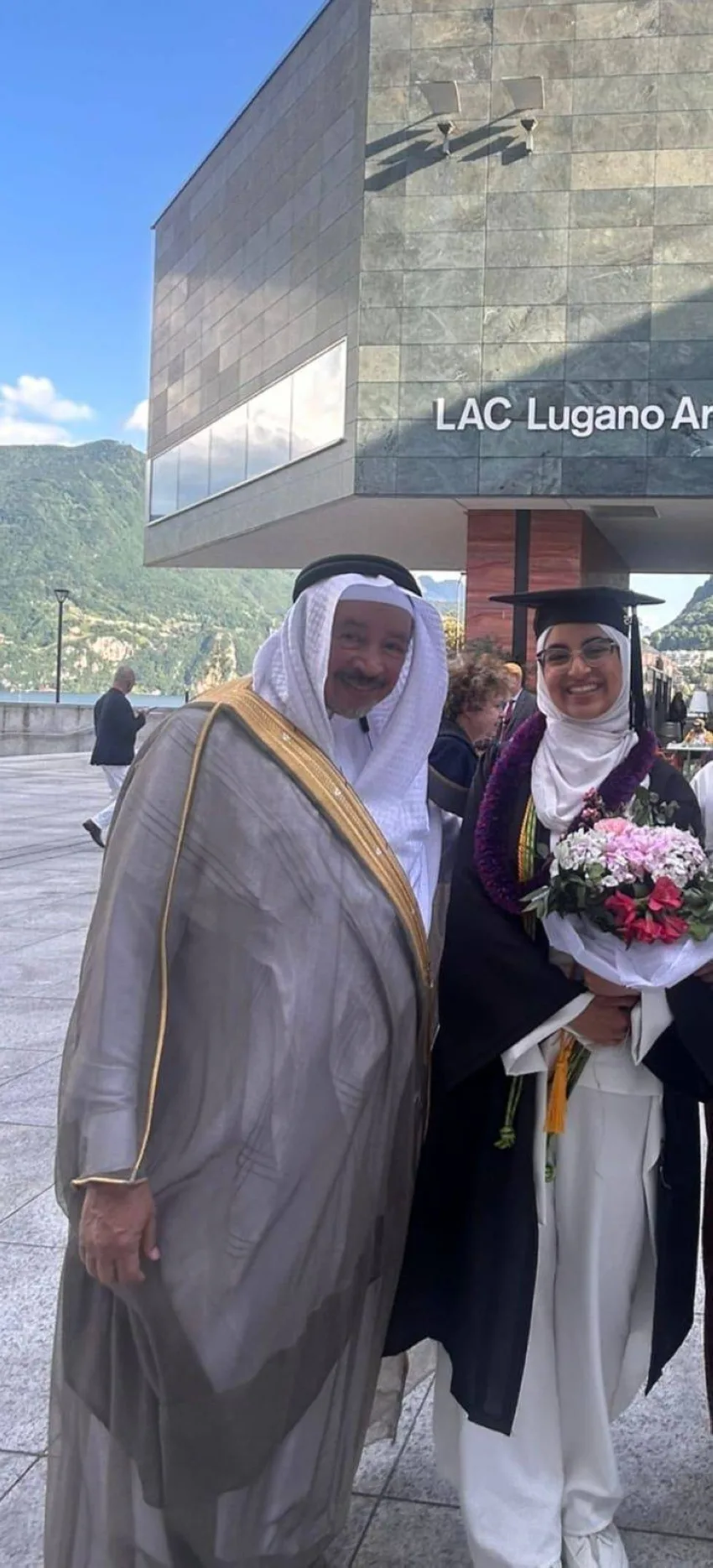 مرتبة الشرف لغلا عاشور من دولة سويسرا مرتبة الشرف لغلا عاشور من دولة سويسرا