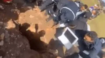 «مركب» ينقذ فتاة تواجه تحديات الأمواج